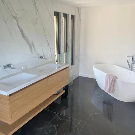 Rangali Tropez, Domaine Bella Vista Vila